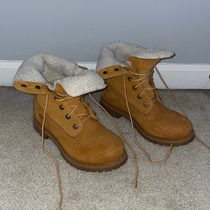 TIMBERLAND women’s boots; size 7.5; gently worn; with fur interior